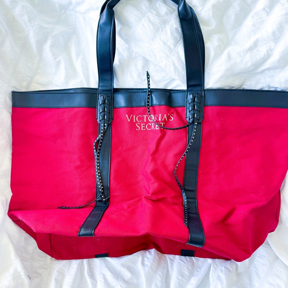 Victoria’s Secret Tote Bag in Black
